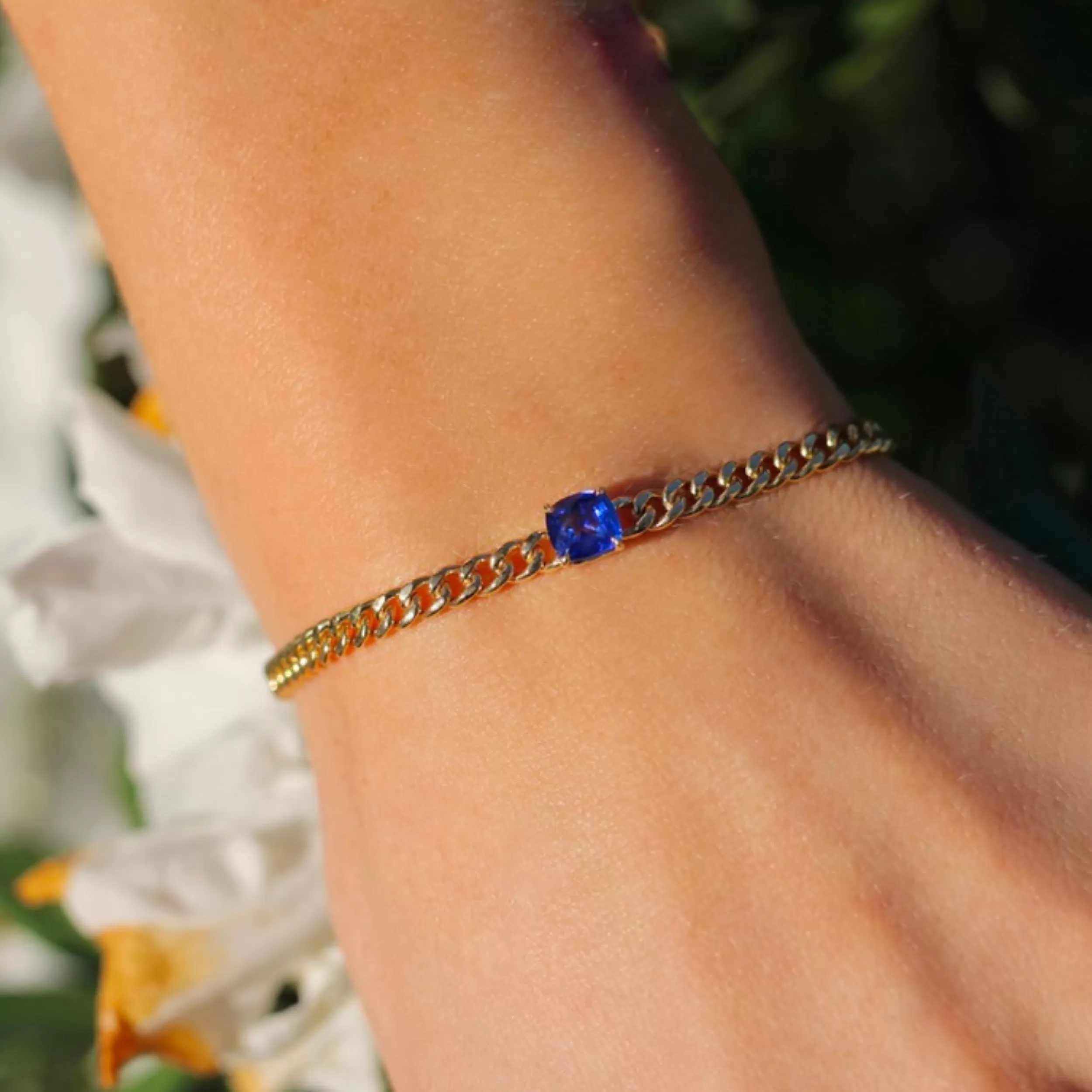 Anita Ko One Of A Kind^SMALL CUBAN LINK BRACELET WITH BLUE SAPPHIRE CUSHION CENTER